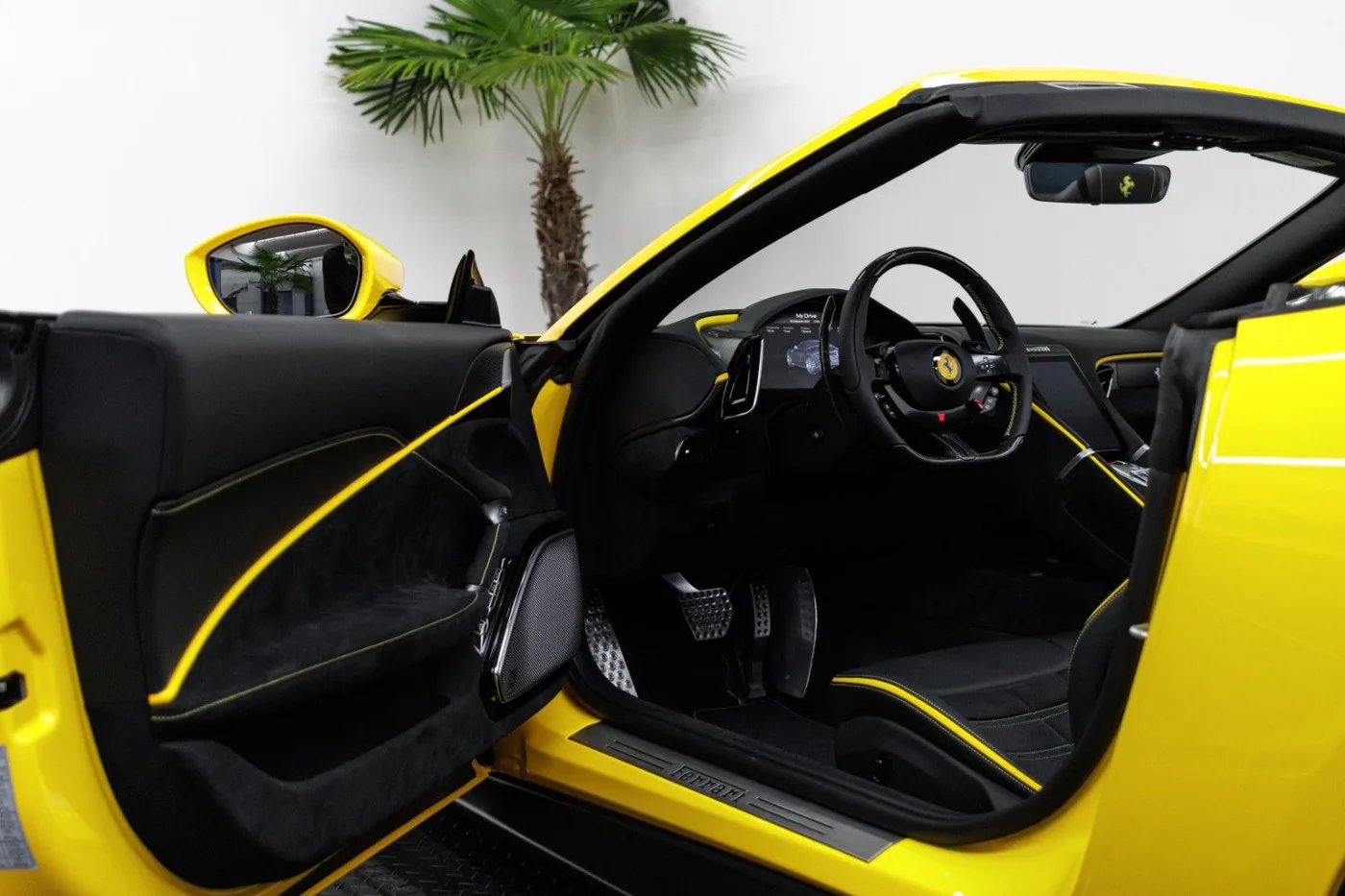 2024 Ferrari Roma Spider angeboten von einem Fachhändler in Nuremberg, Deutschland, Foto 9 von 15