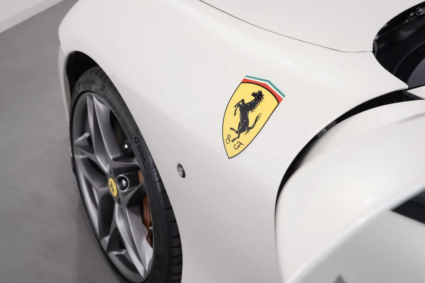 2024 Ferrari Roma Spider angeboten von einem Supersportwagenhändler in Zibido San Giacomo, Italien, Foto 6 von 22