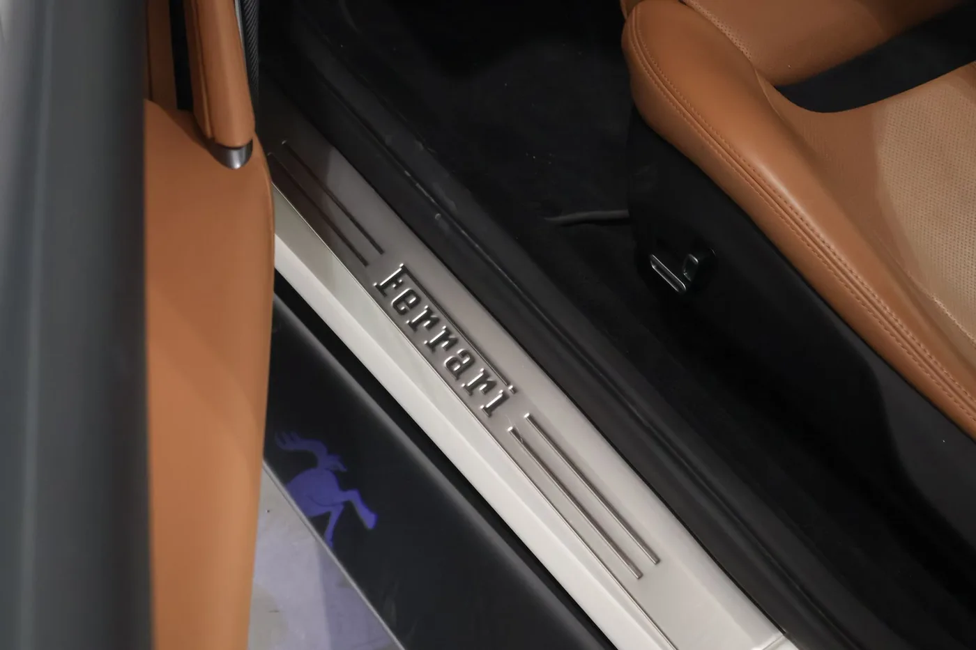 2024 Ferrari Roma Spider angeboten von einem Supersportwagenhändler in Zibido San Giacomo, Italien, Foto 11 von 22
