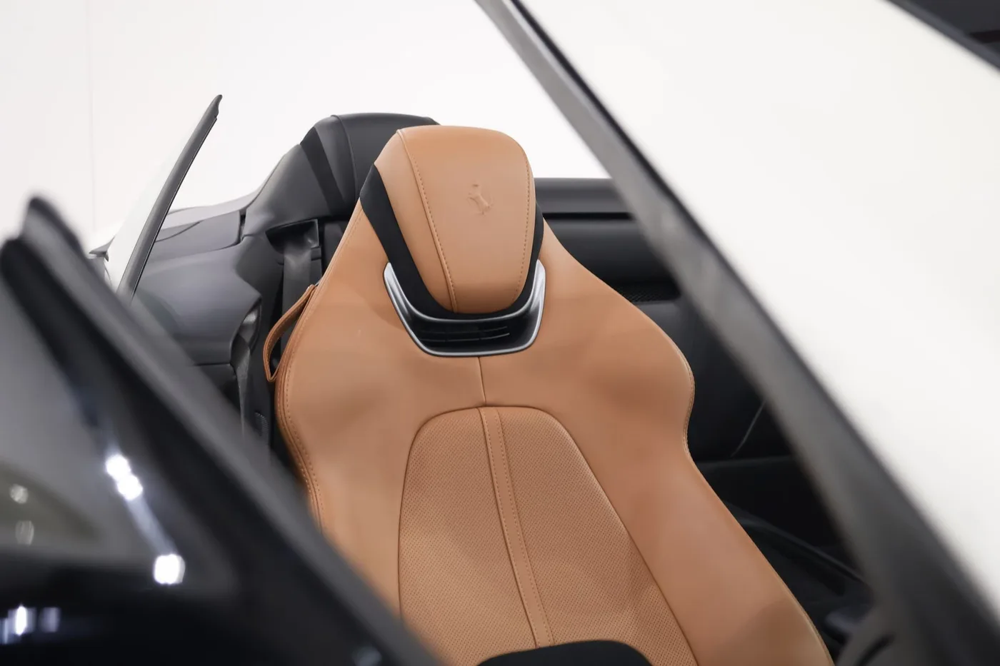 2024 Ferrari Roma Spider angeboten von einem Supersportwagenhändler in Zibido San Giacomo, Italien, Foto 17 von 22