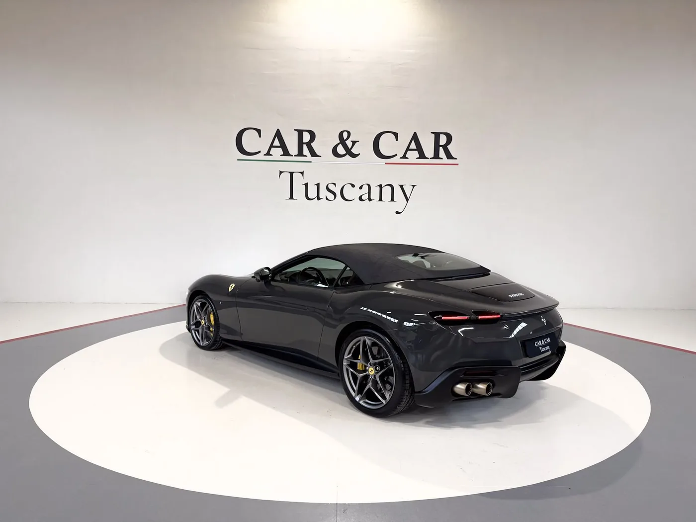 2024 Ferrari Roma Spider proposée par un concessionnaire spécialisé à Lucca, Italie, photo 2 sur 25