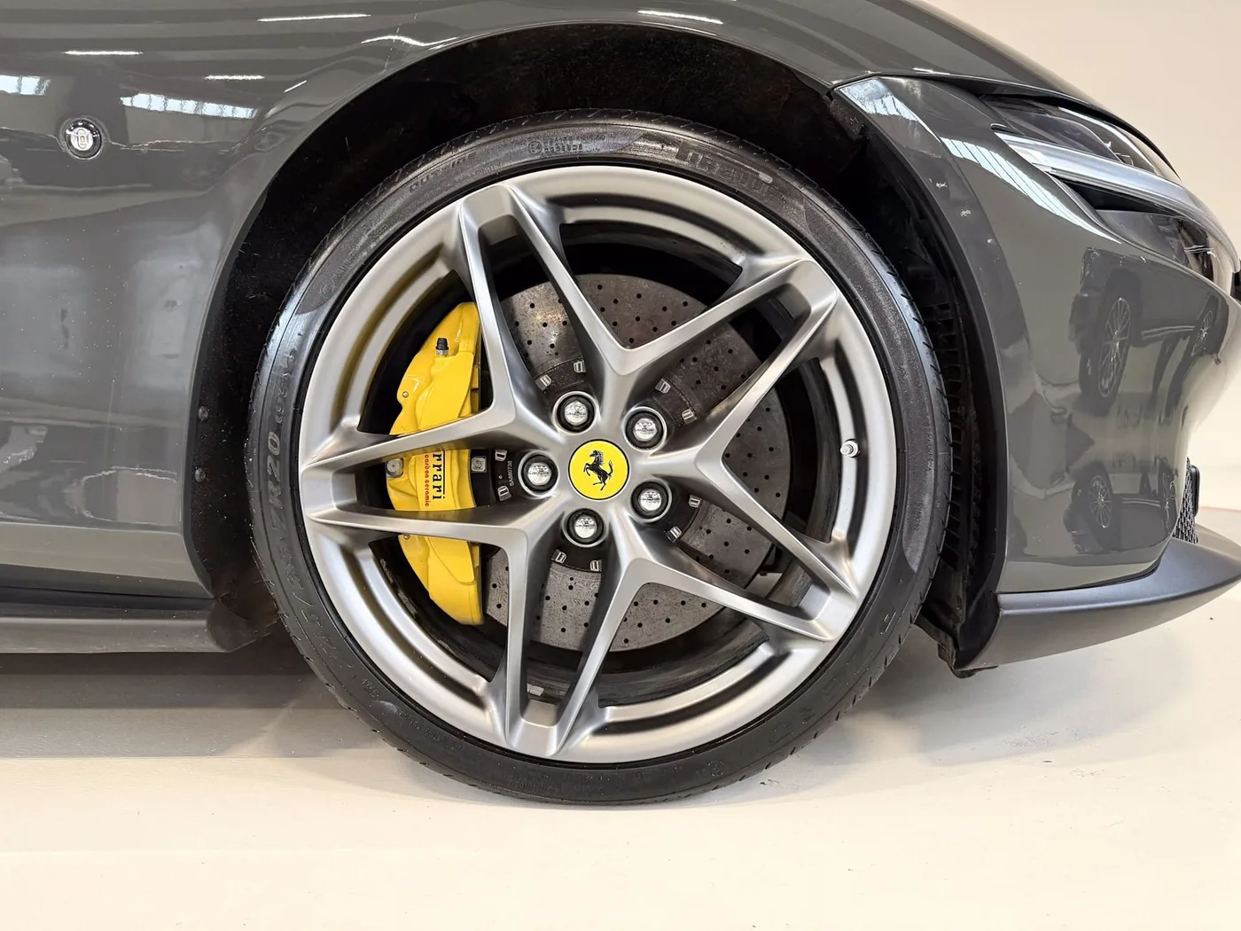 2024 Ferrari Roma Spider proposée par un concessionnaire spécialisé à Lucca, Italie, photo 7 sur 25