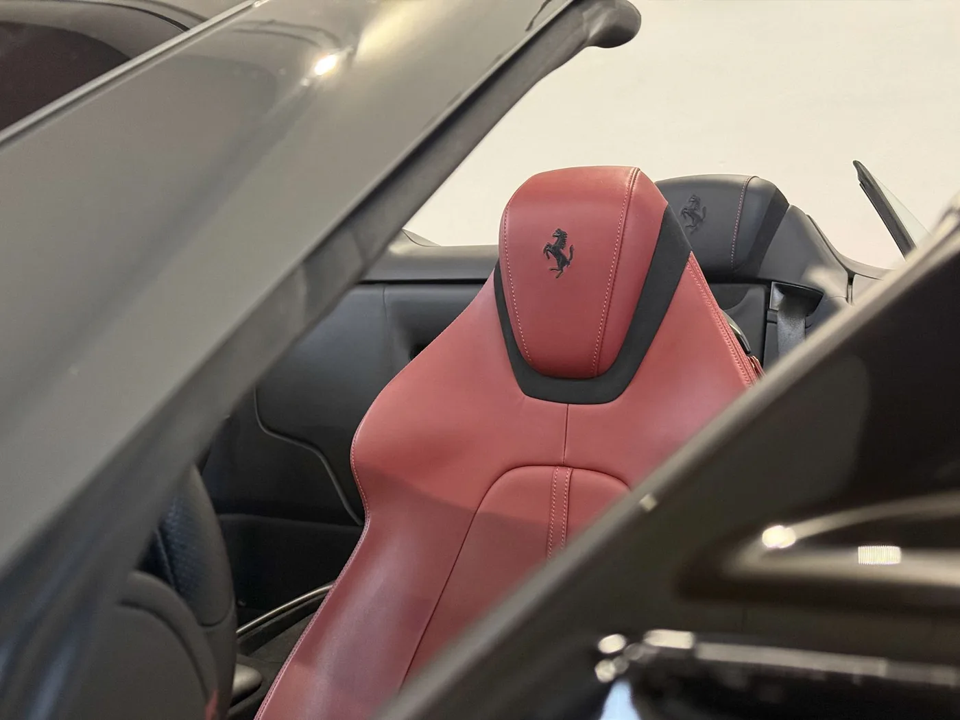 2024 Ferrari Roma Spider proposée par un concessionnaire spécialisé à Lucca, Italie, photo 8 sur 25