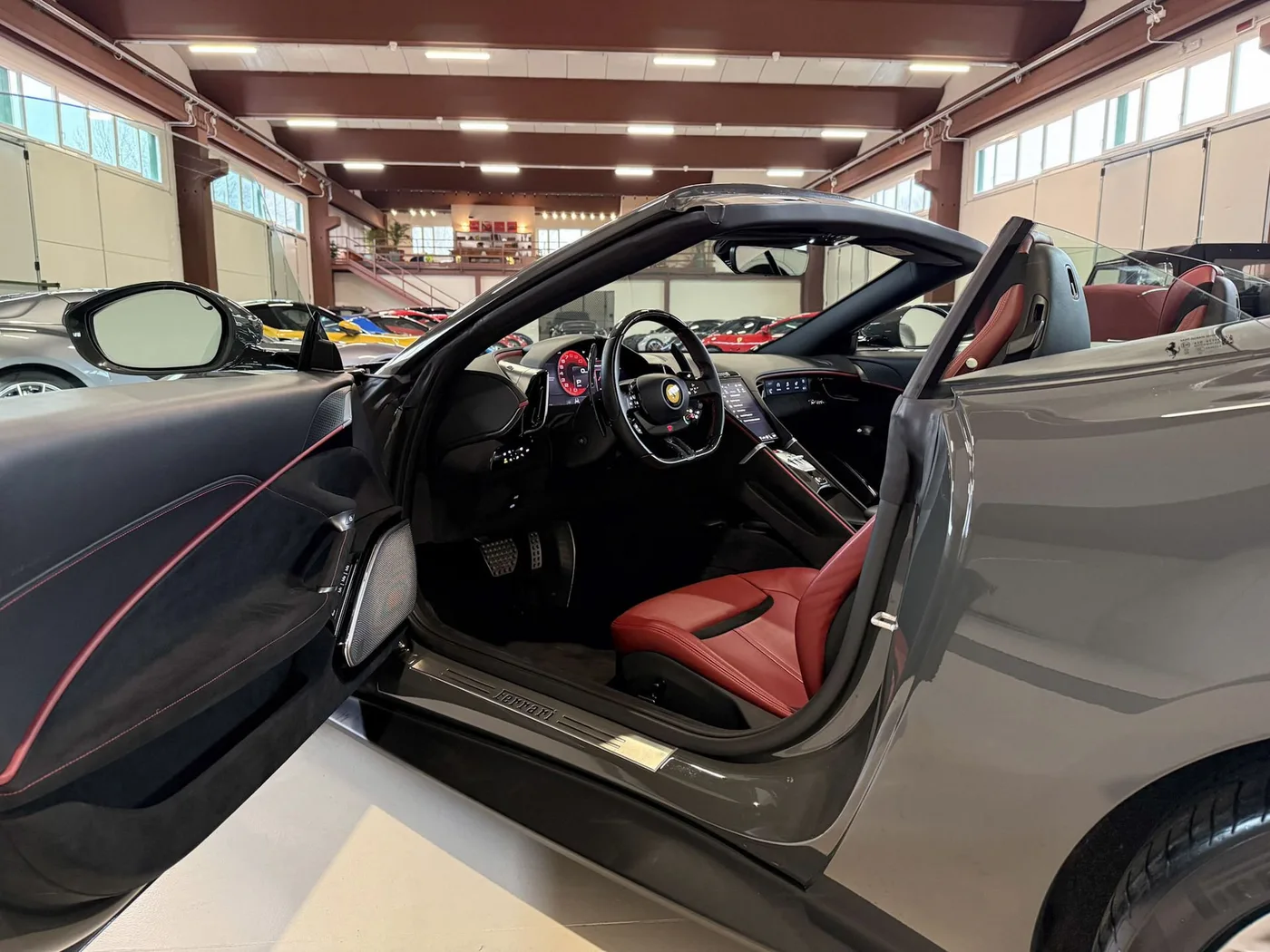 2024 Ferrari Roma Spider proposée par un concessionnaire spécialisé à Lucca, Italie, photo 10 sur 25