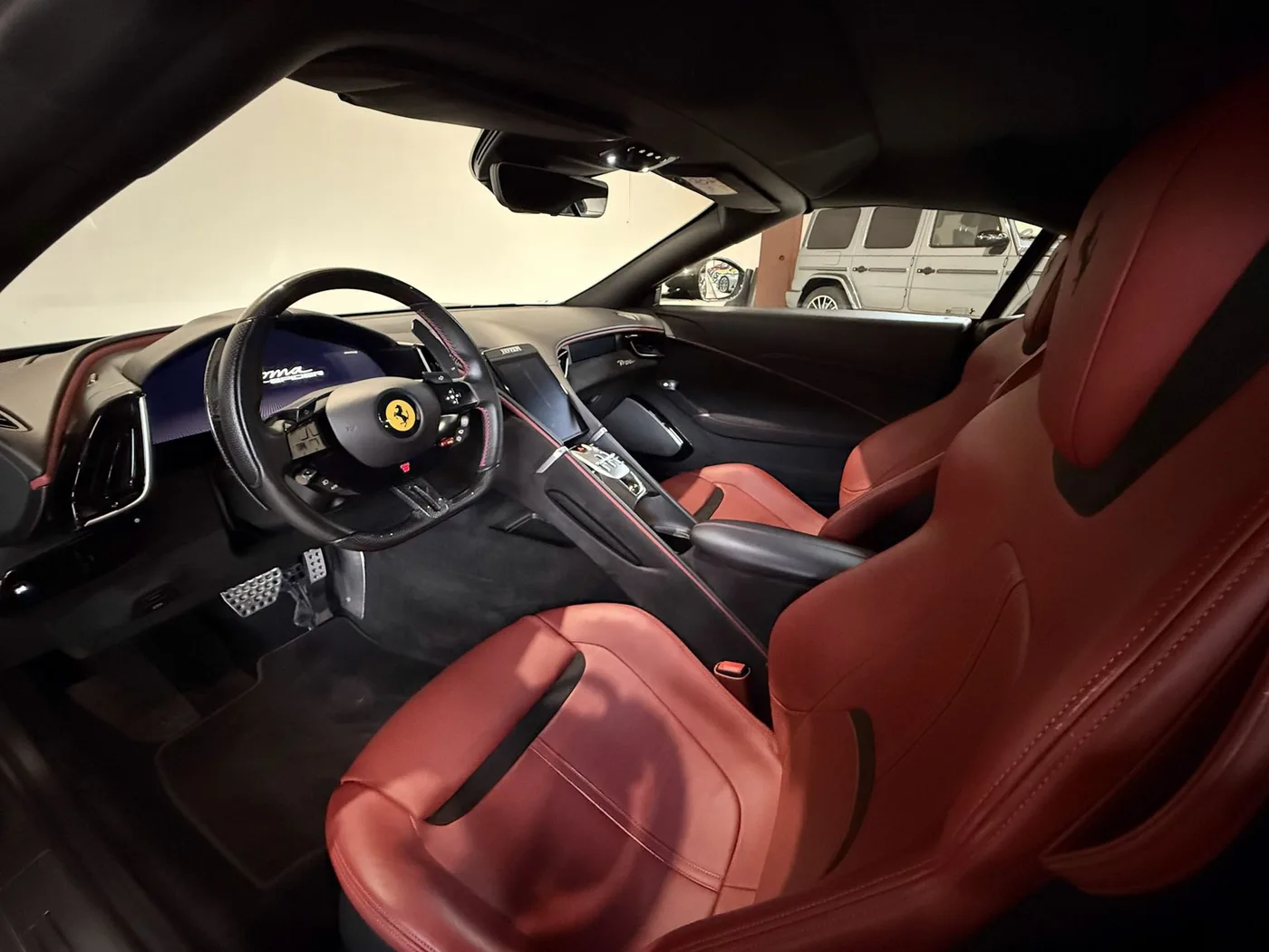 2024 Ferrari Roma Spider proposée par un concessionnaire spécialisé à Lucca, Italie, photo 12 sur 25