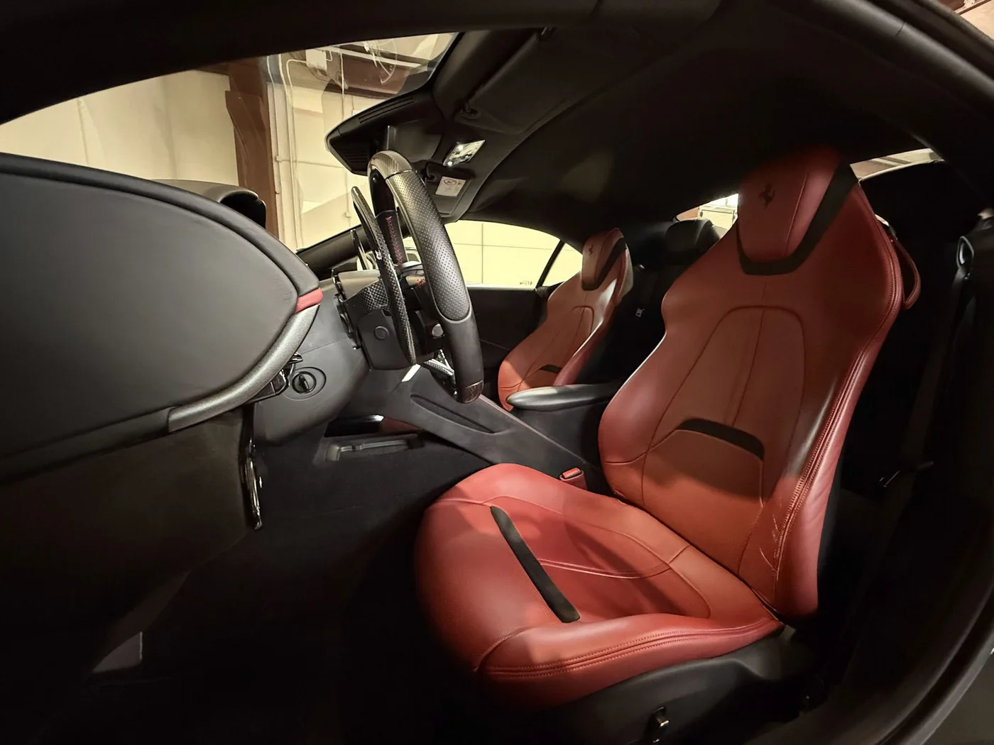 2024 Ferrari Roma Spider proposée par un concessionnaire spécialisé à Lucca, Italie, photo 13 sur 25