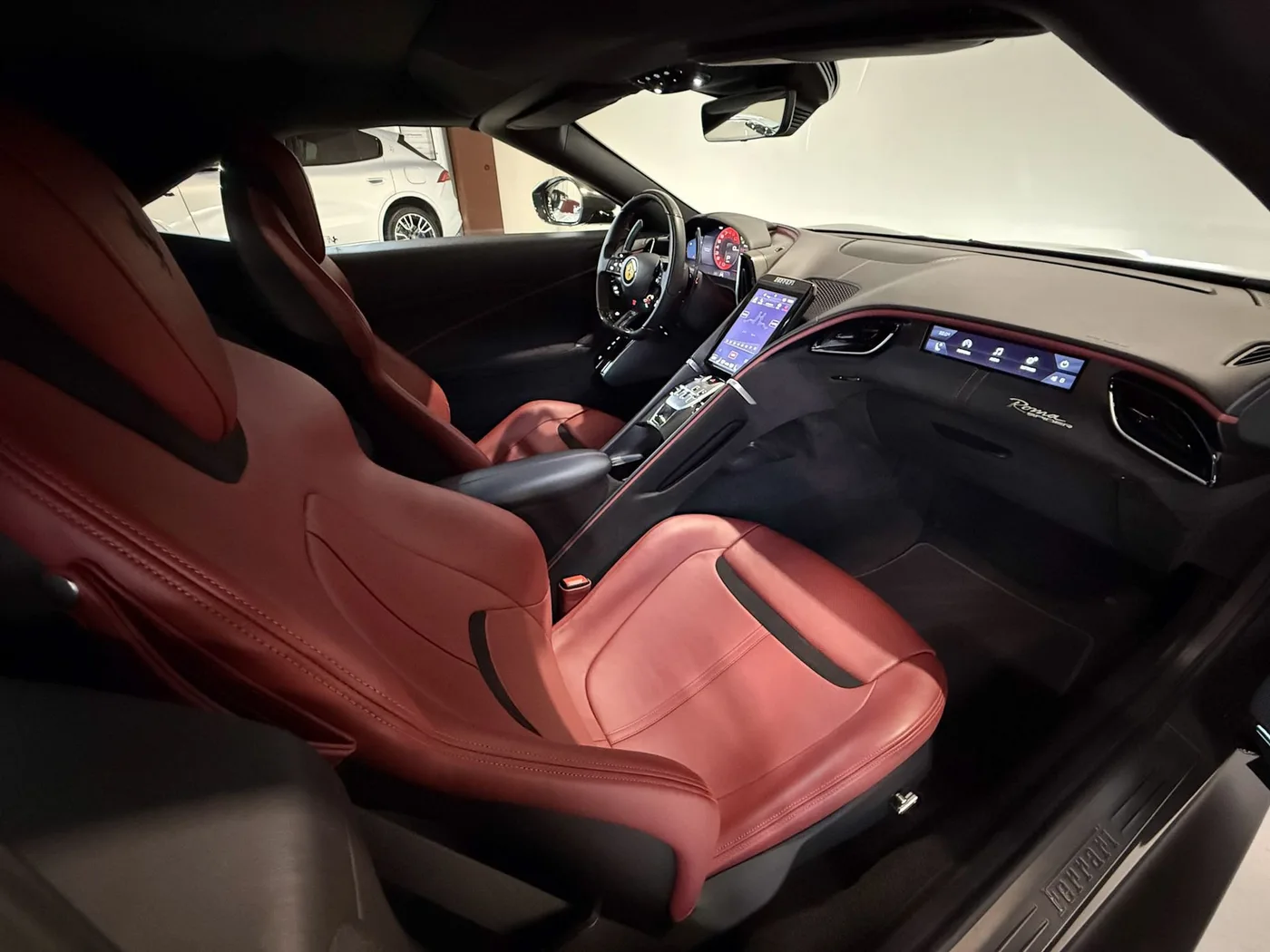 2024 Ferrari Roma Spider proposée par un concessionnaire spécialisé à Lucca, Italie, photo 14 sur 25