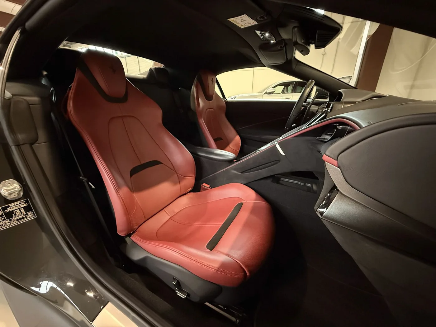 2024 Ferrari Roma Spider proposée par un concessionnaire spécialisé à Lucca, Italie, photo 15 sur 25