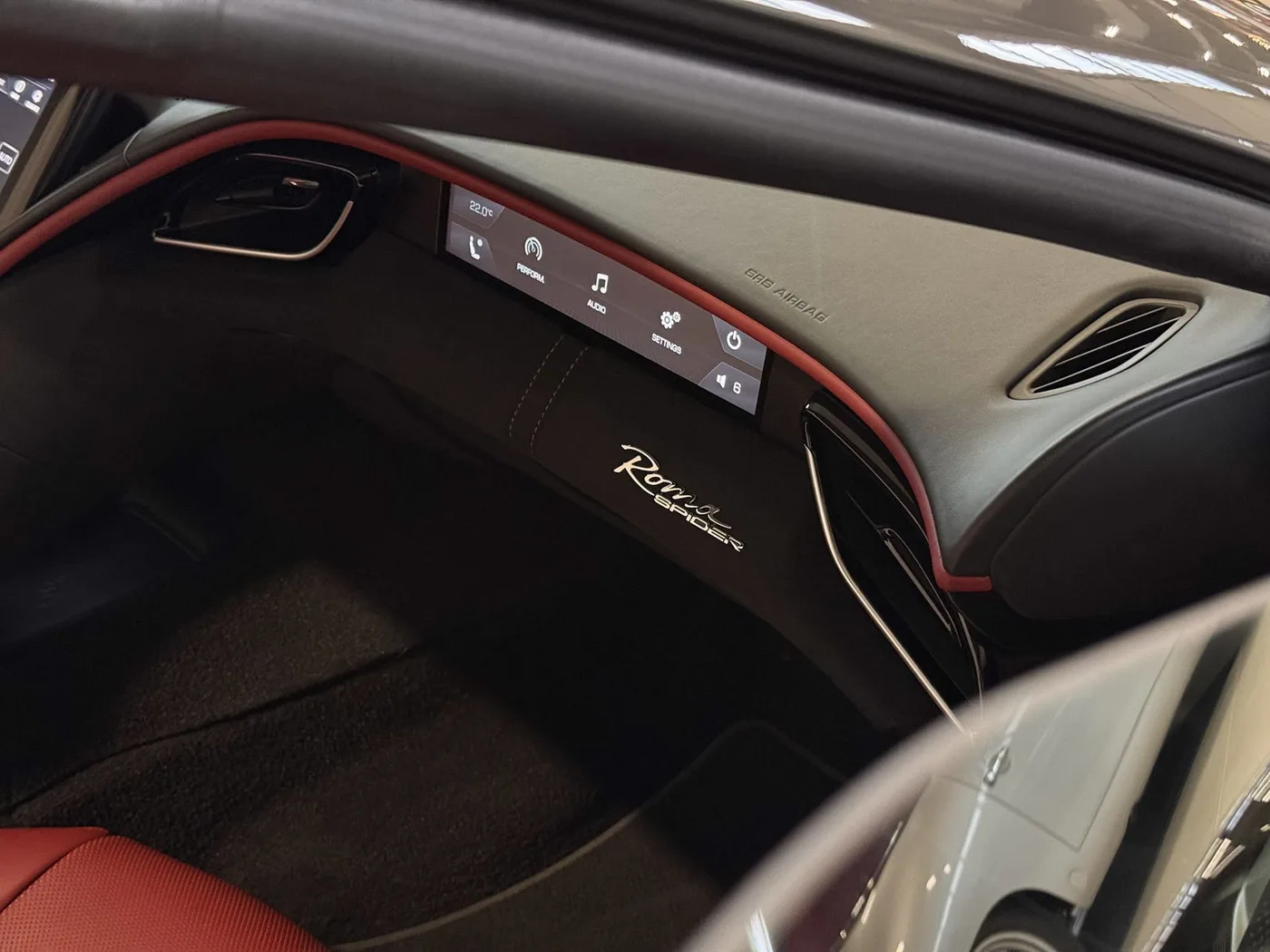 2024 Ferrari Roma Spider proposée par un concessionnaire spécialisé à Lucca, Italie, photo 23 sur 25