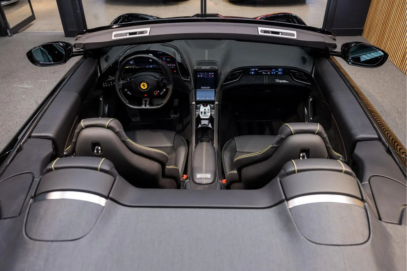 2024 Ferrari Roma Spider, 25/30