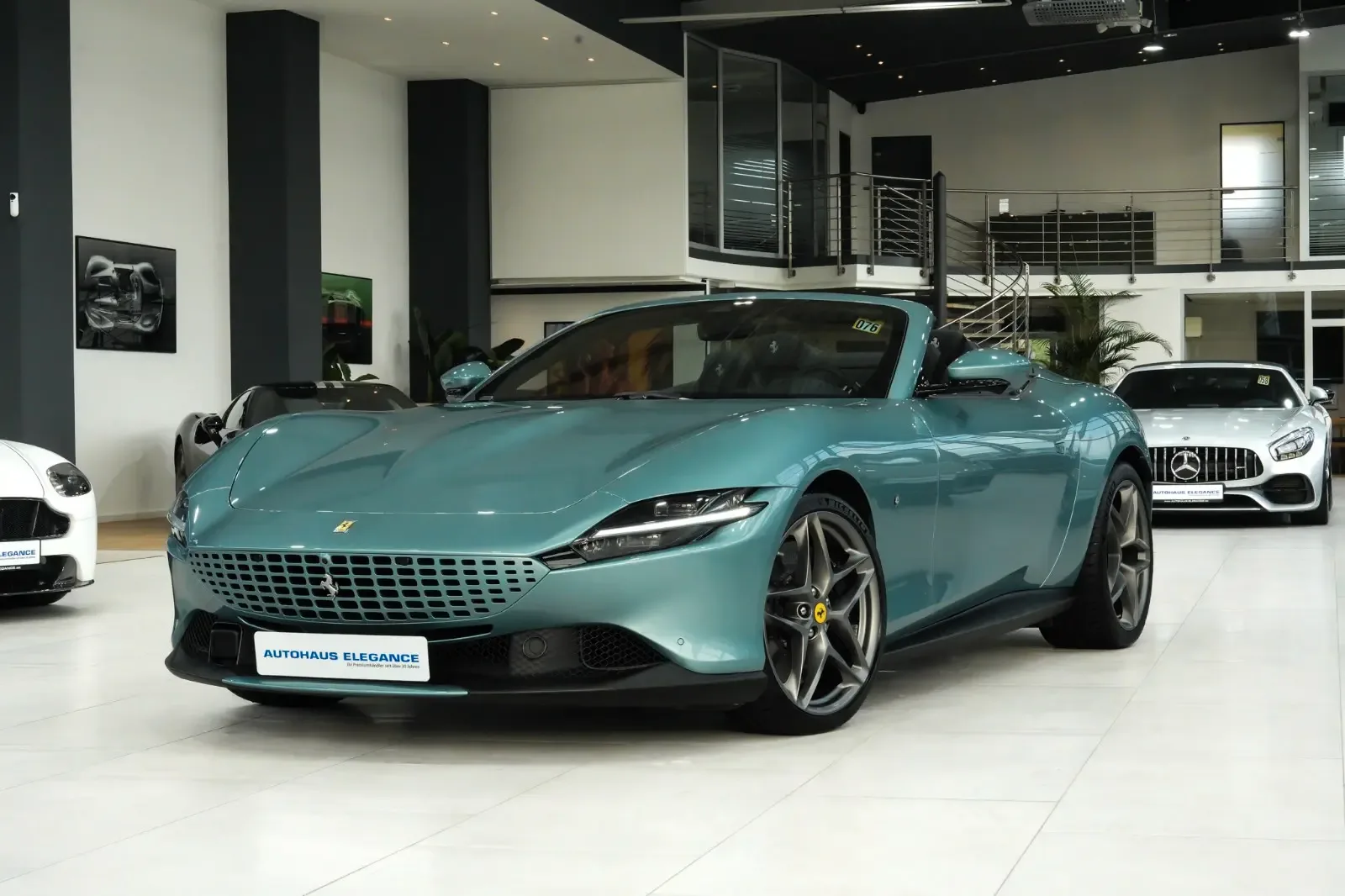 2024 Ferrari Roma Spider angeboten von einem Fachhändler in Köln, Deutschland, Hauptfoto