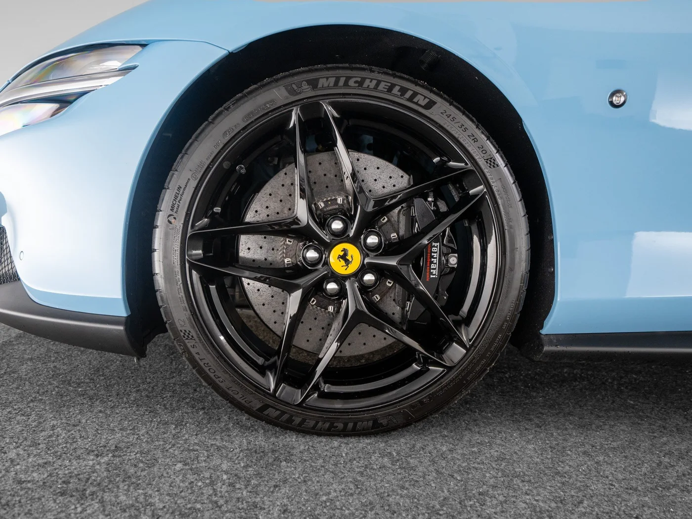 2024 Ferrari Roma Spider proposée par un concessionnaire spécialisé à Singen, Allemagne, photo 4 sur 15