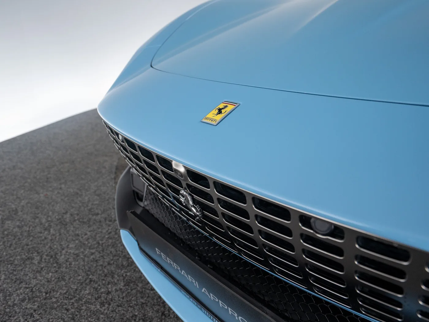 2024 Ferrari Roma Spider proposée par un concessionnaire spécialisé à Singen, Allemagne, photo 7 sur 15