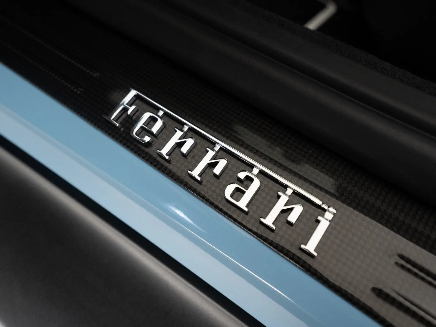 2024 Ferrari Roma Spider proposée par un concessionnaire spécialisé à Singen, Allemagne, photo 11 sur 15