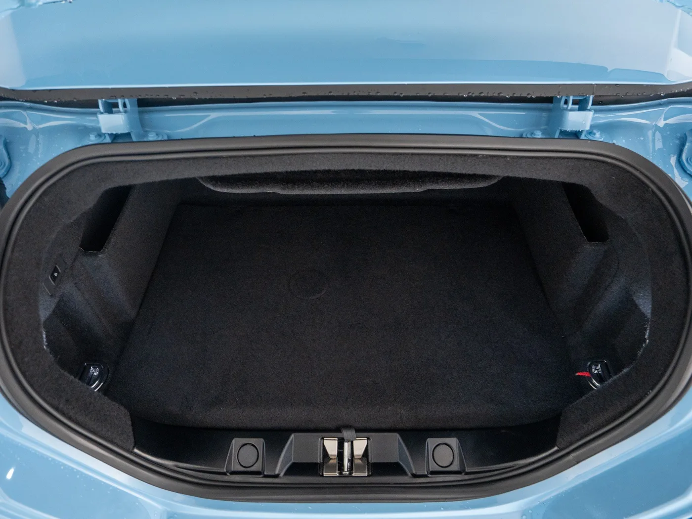 2024 Ferrari Roma Spider proposée par un concessionnaire spécialisé à Singen, Allemagne, photo 14 sur 15