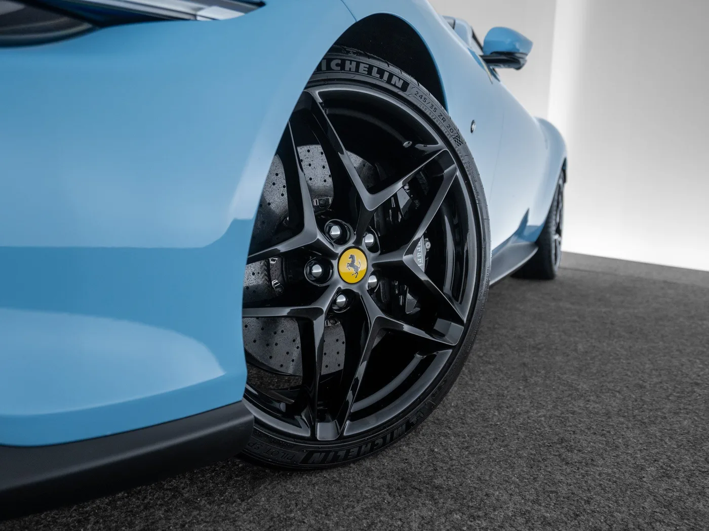 2024 Ferrari Roma Spider proposée par un concessionnaire spécialisé à Singen, Allemagne, photo 15 sur 15