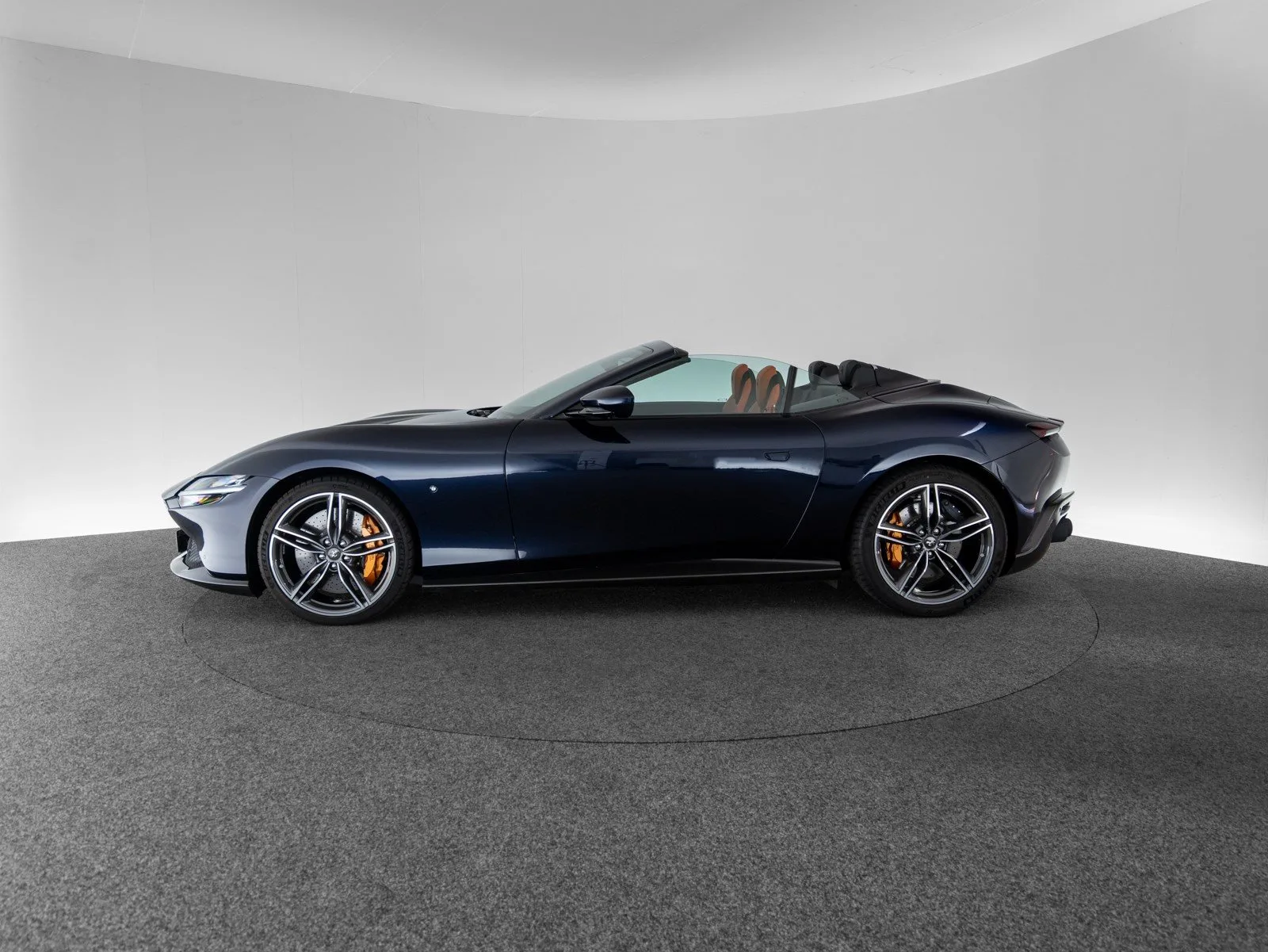 2024 Ferrari Roma Spider, 2/30