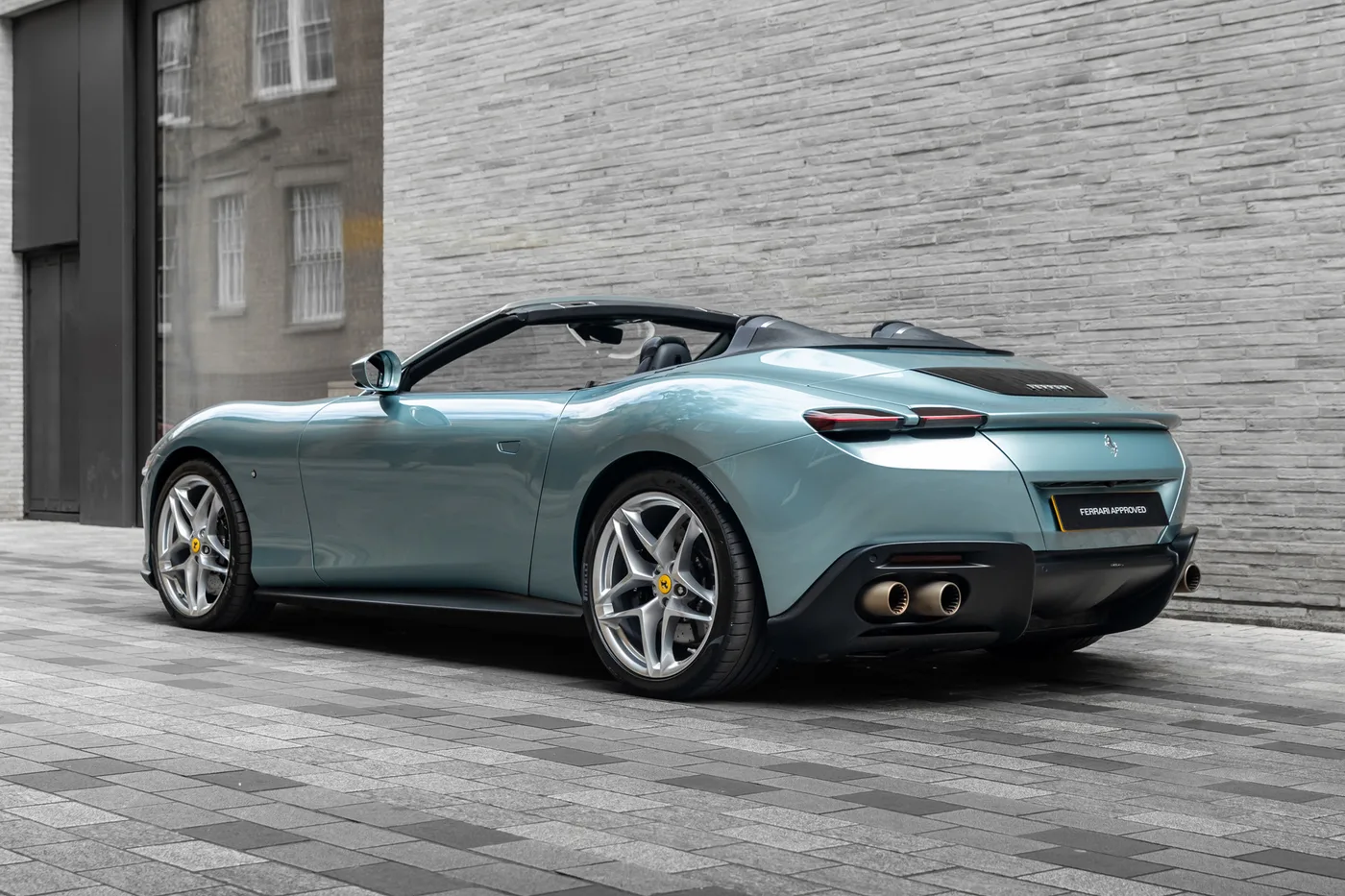 2024 Ferrari Roma Spider proposée par un groupe de concessions agréées à Mayfair, Royaume-Uni, photo 11 sur 25