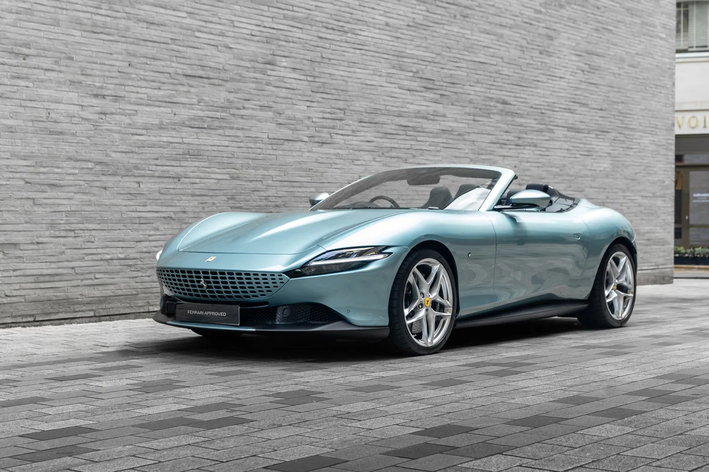 2024 Ferrari Roma Spider proposée par un groupe de concessions agréées à Mayfair, Royaume-Uni, photo 13 sur 25
