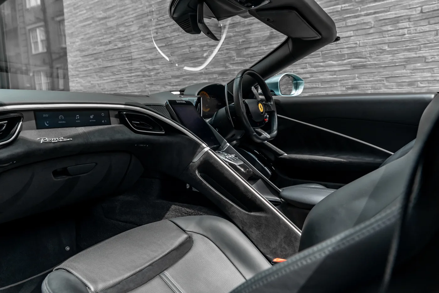 2024 Ferrari Roma Spider proposée par un groupe de concessions agréées à Mayfair, Royaume-Uni, photo 14 sur 25