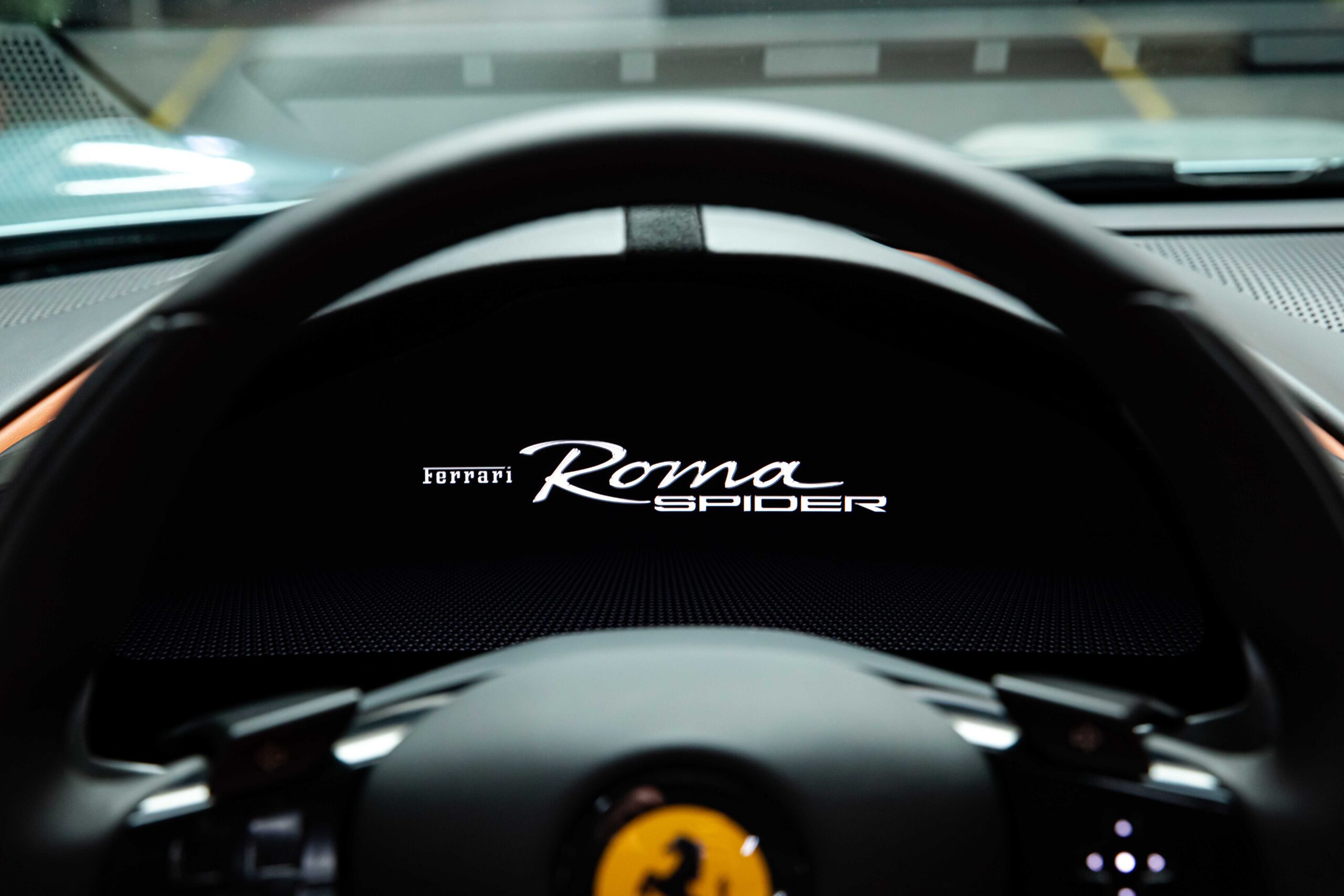 2024 Ferrari Roma Spider proposée par un concessionnaire spécialisé à Milan, Italie, photo 3 sur 20