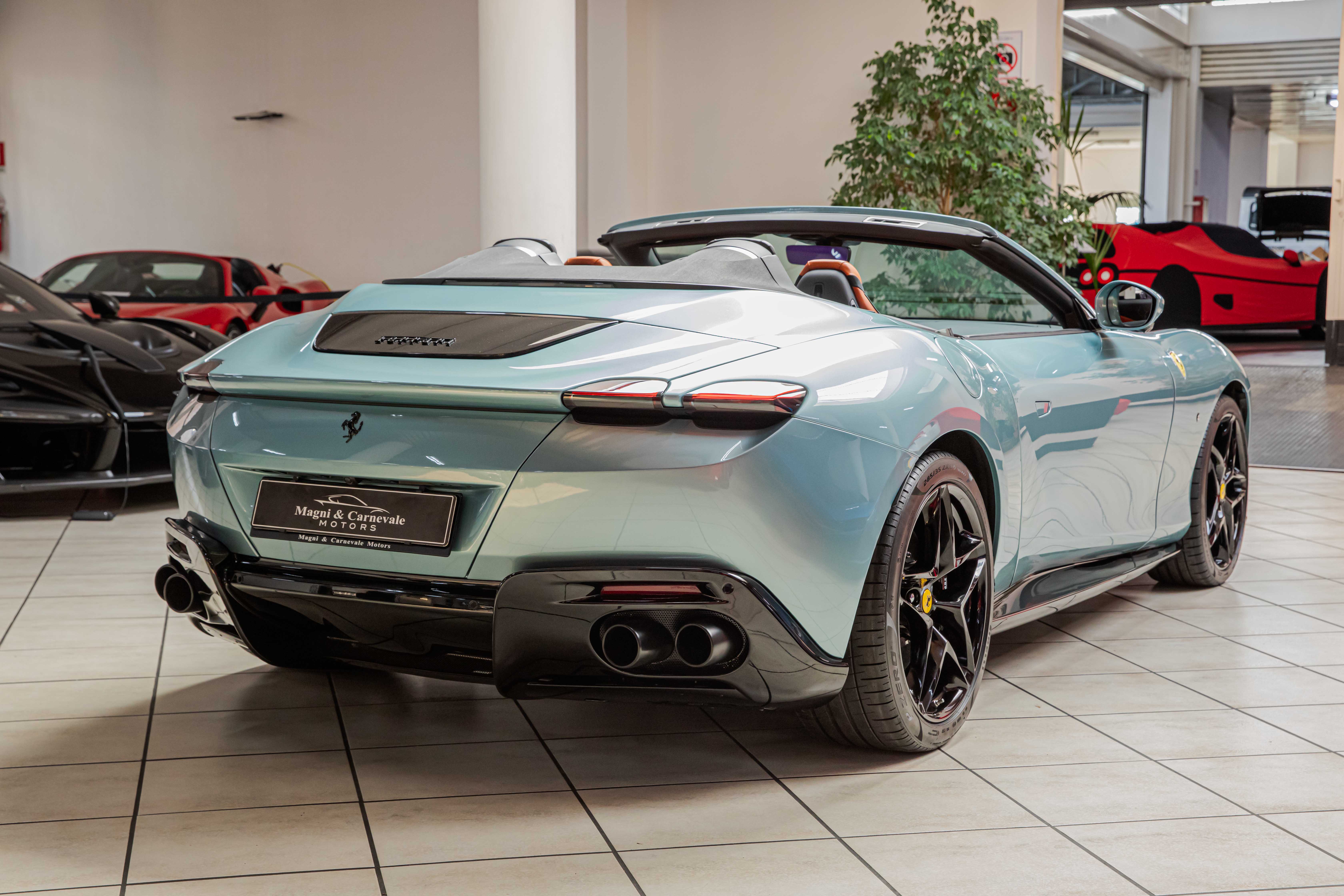 2024 Ferrari Roma Spider proposée par un concessionnaire spécialisé à Milan, Italie, photo 17 sur 20