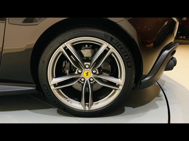 2024 Ferrari Roma Spider, 10/20