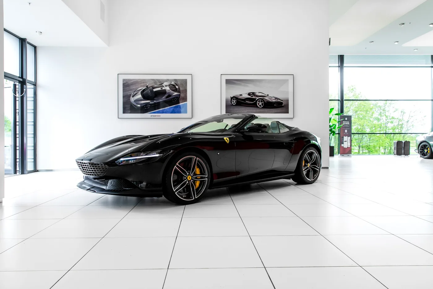 2024 Ferrari Roma Spider offered by a specialist dealer in Hengelo, Netherlands, photo 2 of 15