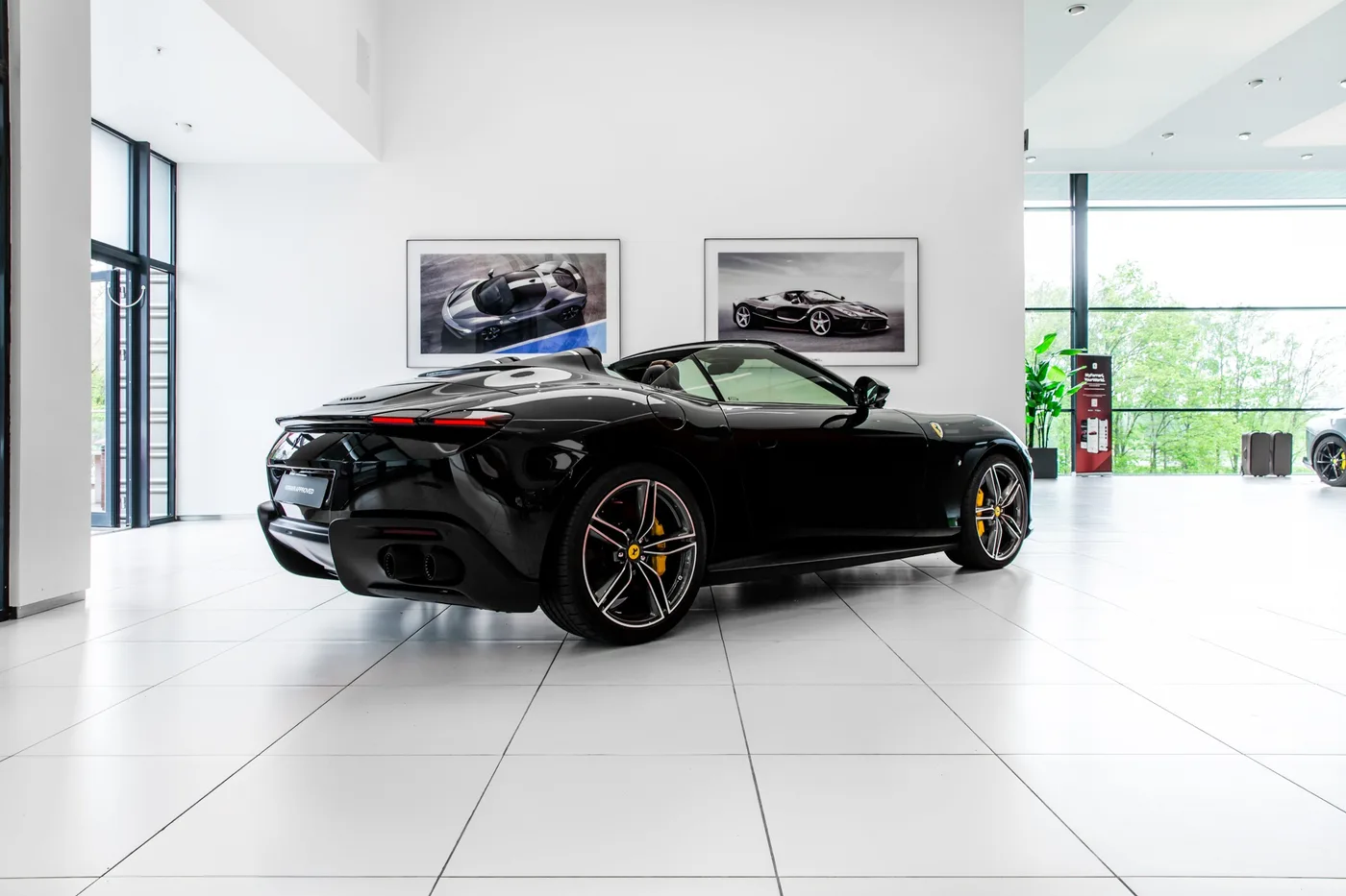 2024 Ferrari Roma Spider offered by a specialist dealer in Hengelo, Netherlands, photo 3 of 15