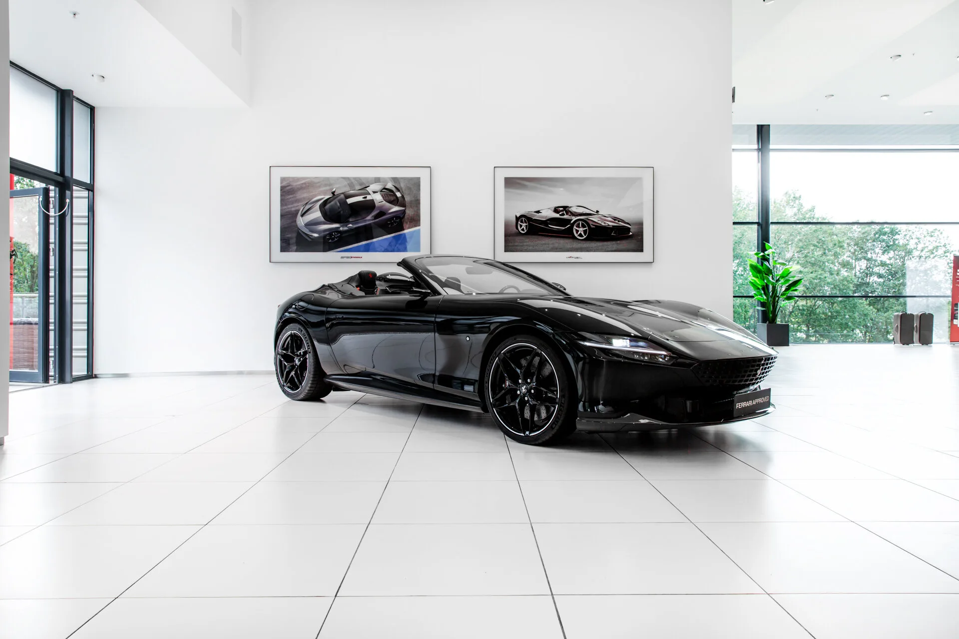 2024 Ferrari Roma Spider angeboten von einem Fachhändler in Hengelo, Niederlande, Hauptfoto