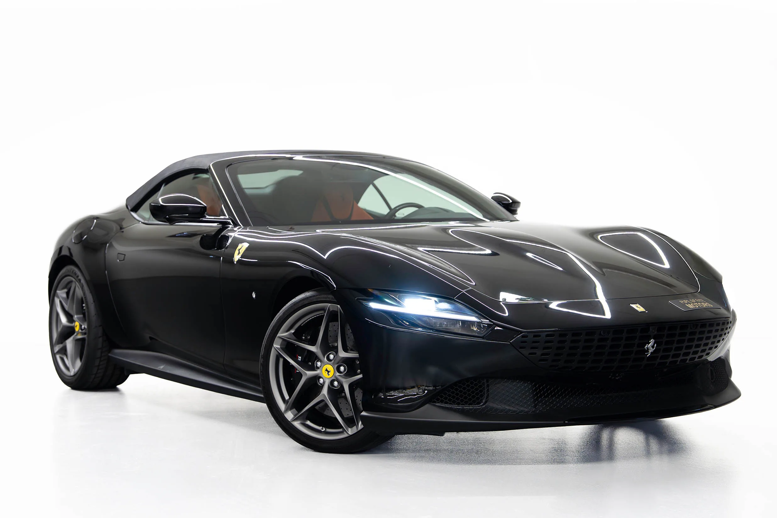 2024 Ferrari Roma Spider proposée par un concessionnaire spécialisé à Dubaï, Émirats arabes unis, photo principale