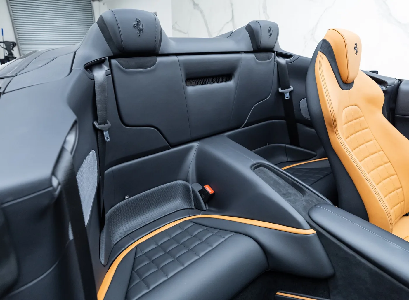 2024 Ferrari Roma Spider proposée par un concessionnaire spécialisé à Banstead, Royaume-Uni, photo 17 sur 25
