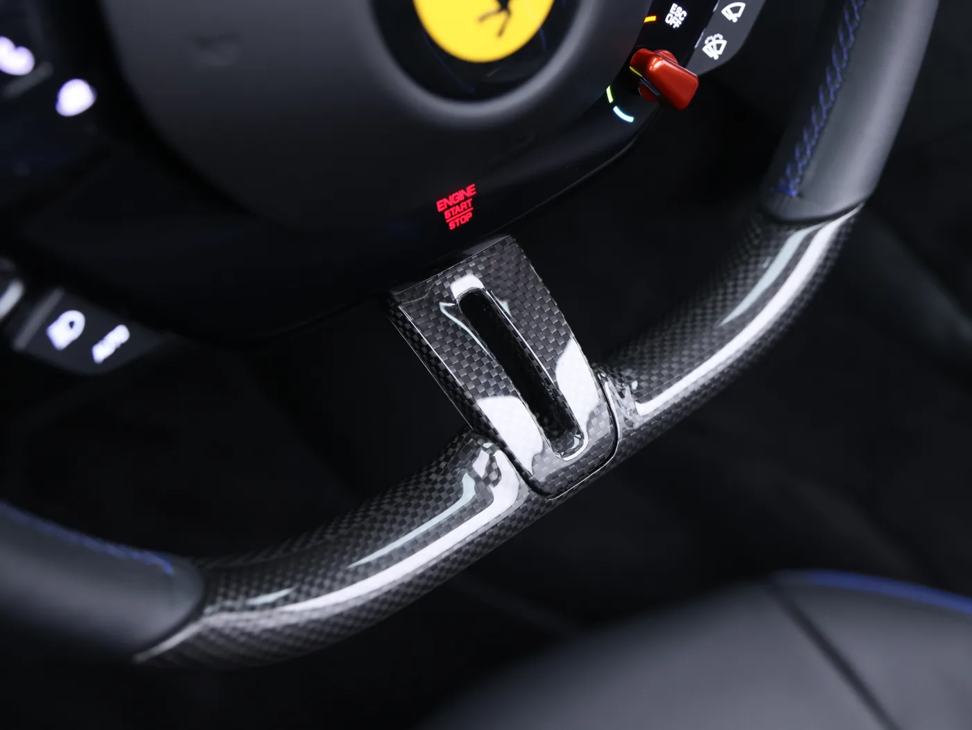 2024 Ferrari Roma Spider angeboten von einem Fachhändler in Frankfurt am Main, Deutschland, Foto 8 von 15