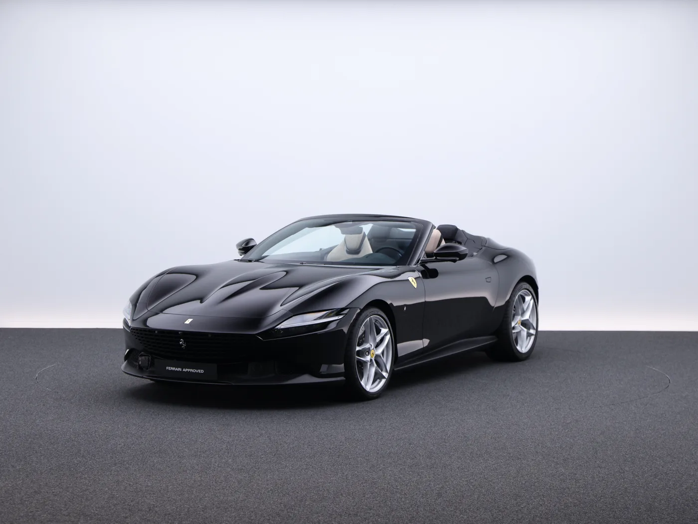 2024 Ferrari Roma Spider offered by a specialist dealer in Frankfurt am Main, Germany, photo 2 of 15