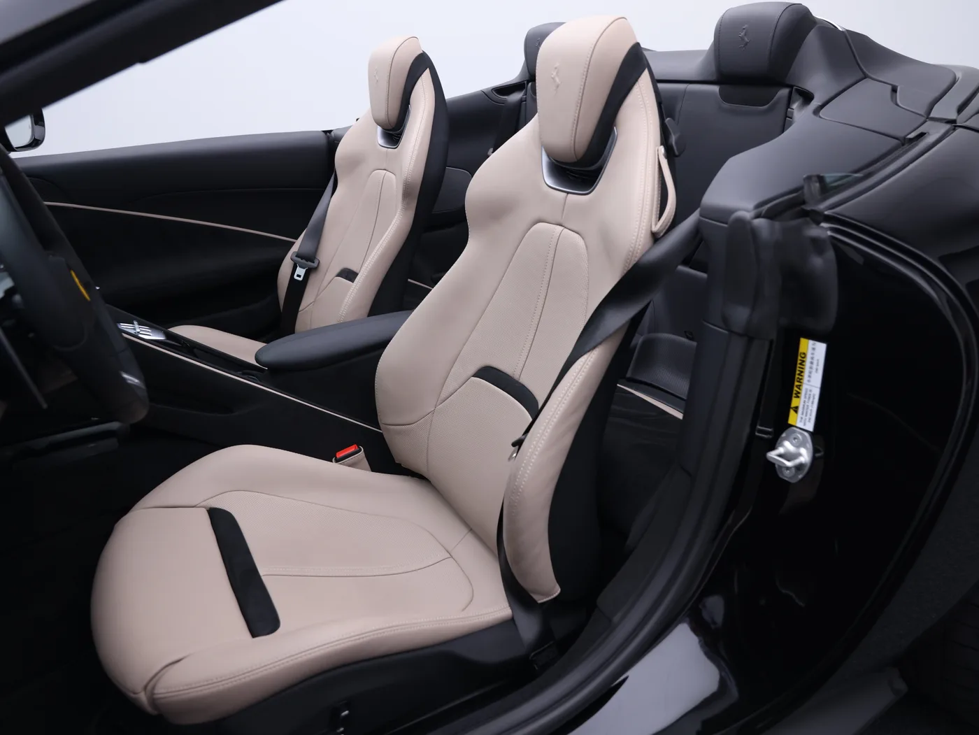 2024 Ferrari Roma Spider offered by a specialist dealer in Frankfurt am Main, Germany, photo 6 of 15