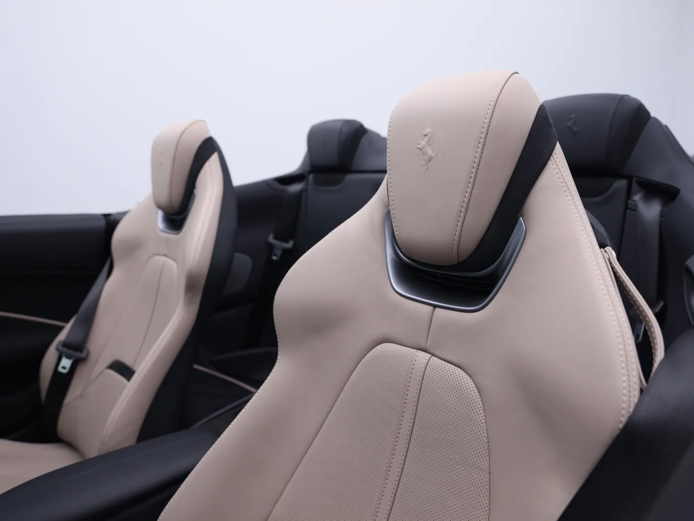 2024 Ferrari Roma Spider offered by a specialist dealer in Frankfurt am Main, Germany, photo 14 of 15