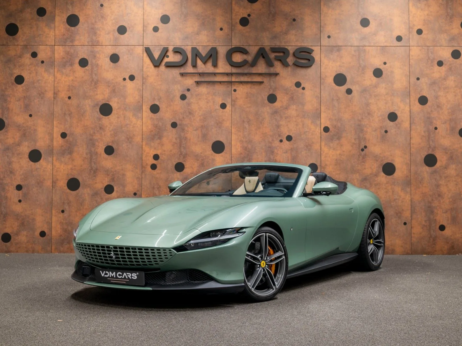 2024 Ferrari Roma Spider angeboten von einem Supersportwagenhändler in Gronau, Deutschland, Hauptfoto