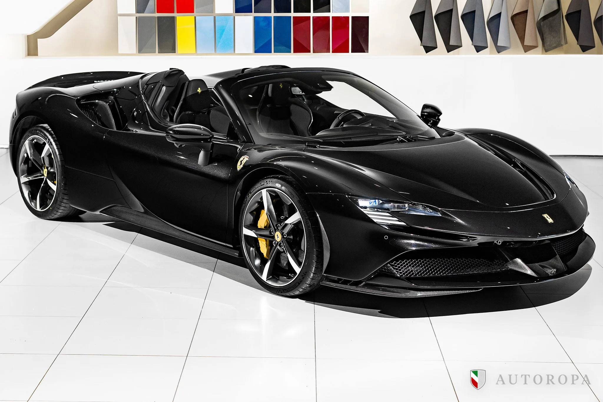 2024 Ferrari SF90 Spider Assetto Fiorano proposée par un concessionnaire agréé Ferrari et Maserati à Arlöv, Suède, photo principale