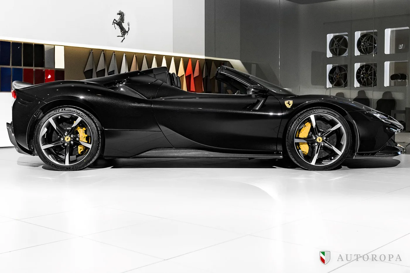 2024 Ferrari SF90 Spider Assetto Fiorano proposée par un concessionnaire agréé Ferrari et Maserati à Arlöv, Suède, photo 2 sur 10