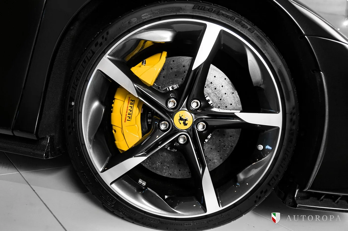 2024 Ferrari SF90 Spider Assetto Fiorano proposée par un concessionnaire agréé Ferrari et Maserati à Arlöv, Suède, photo 10 sur 10