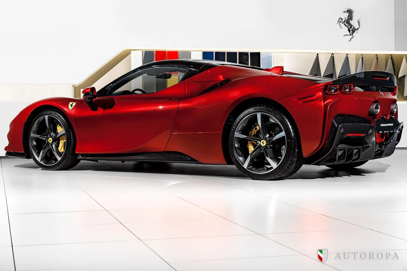 2024 Ferrari SF90 Spider Assetto Fiorano proposée par un concessionnaire agréé Ferrari et Maserati à Arlöv, Suède, photo 5 sur 10