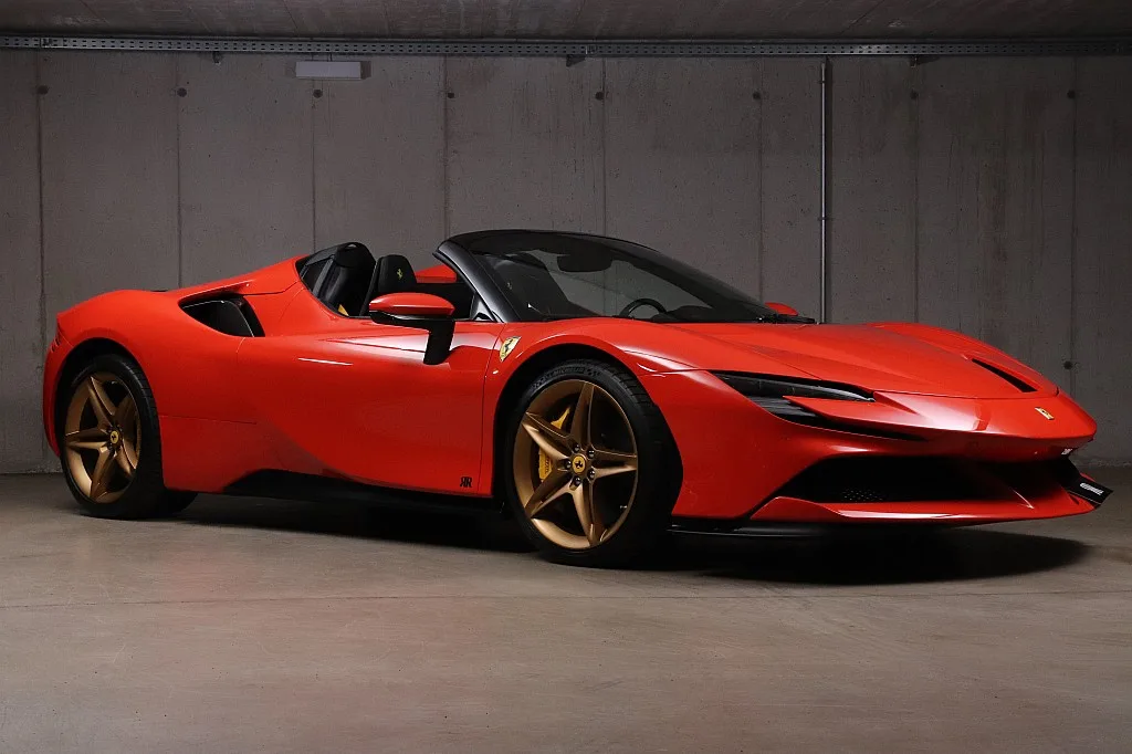 2024 Ferrari SF90 Spider Assetto Fiorano proposée par un concessionnaire spécialisé à Unterweitersdorf, Autriche, photo principale