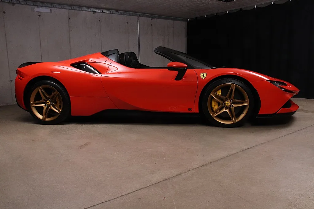 2024 Ferrari SF90 Spider Assetto Fiorano proposée par un concessionnaire spécialisé à Unterweitersdorf, Autriche, photo 5 sur 15