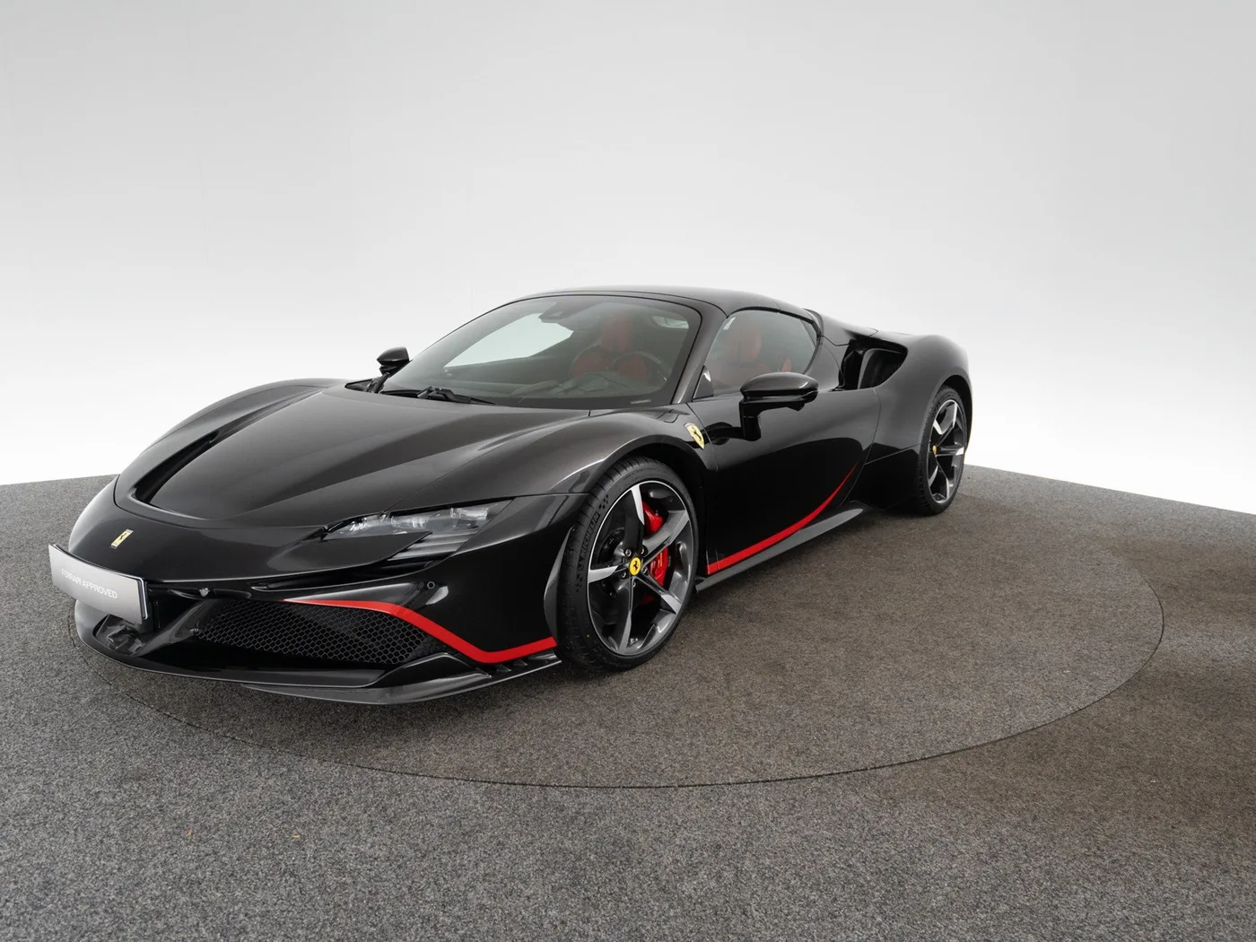 2024 Ferrari SF90 Spider Atelier proposée par un concessionnaire spécialisé à Singen, Allemagne, photo 2 sur 15