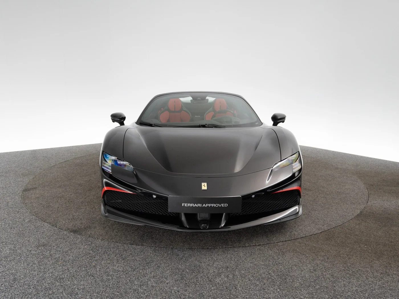 2024 Ferrari SF90 Spider Atelier proposée par un concessionnaire spécialisé à Singen, Allemagne, photo 3 sur 15