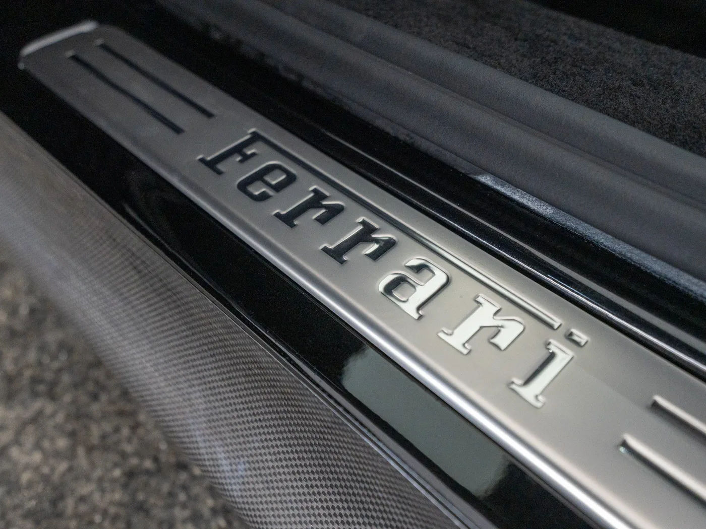 2024 Ferrari SF90 Spider Atelier proposée par un concessionnaire spécialisé à Singen, Allemagne, photo 10 sur 15