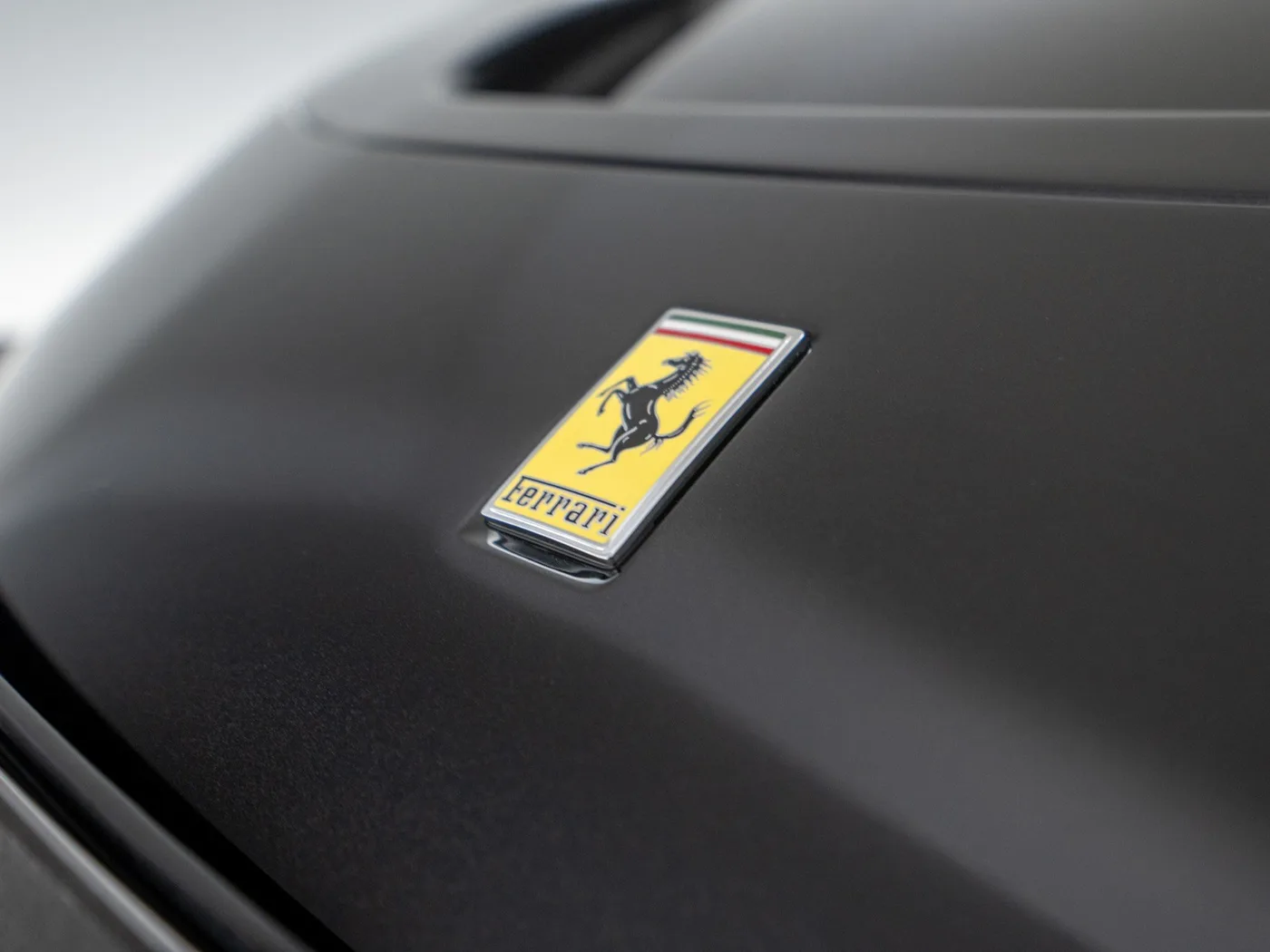 2024 Ferrari SF90 Spider Atelier proposée par un concessionnaire spécialisé à Singen, Allemagne, photo 11 sur 15