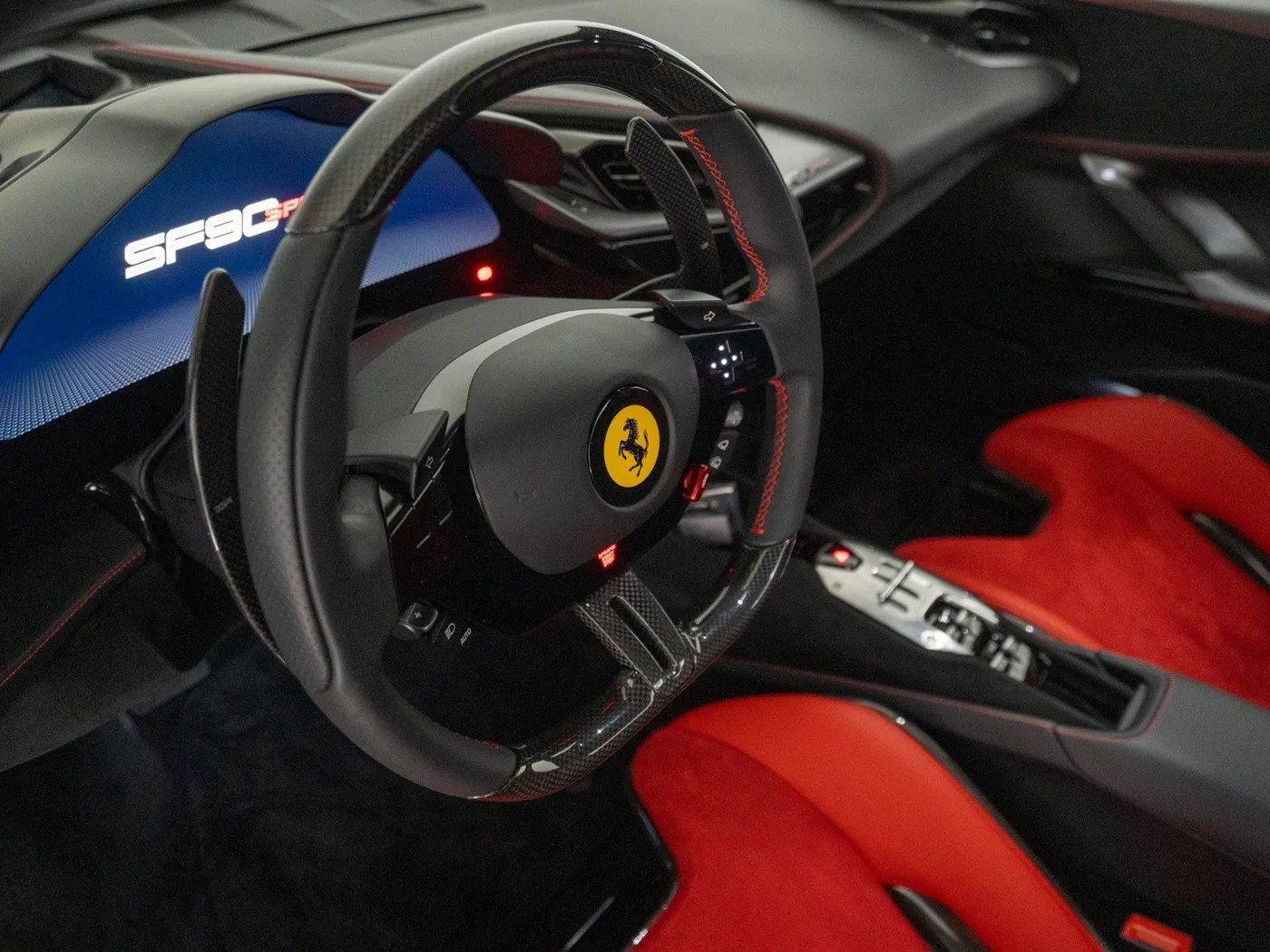2024 Ferrari SF90 Spider Atelier proposée par un concessionnaire spécialisé à Singen, Allemagne, photo 12 sur 15