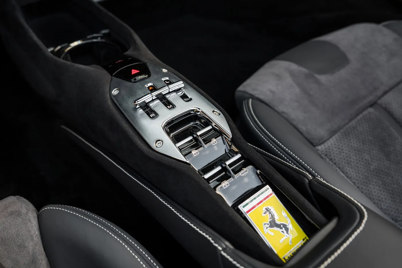 2024 Ferrari SF90 Spider angeboten von einem Supersportwagenhändler in Woerden, Niederlande, Foto 14 von 25