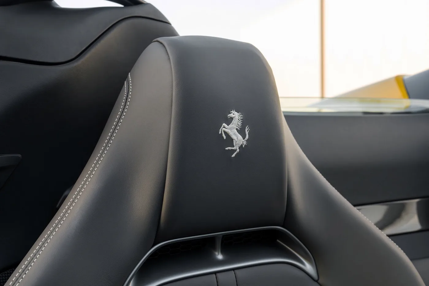 2024 Ferrari SF90 Spider angeboten von einem Supersportwagenhändler in Woerden, Niederlande, Foto 15 von 25
